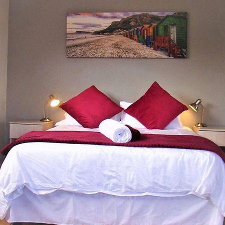Suite Ruby Tuesday - Capri Crawley Buitenkant foto